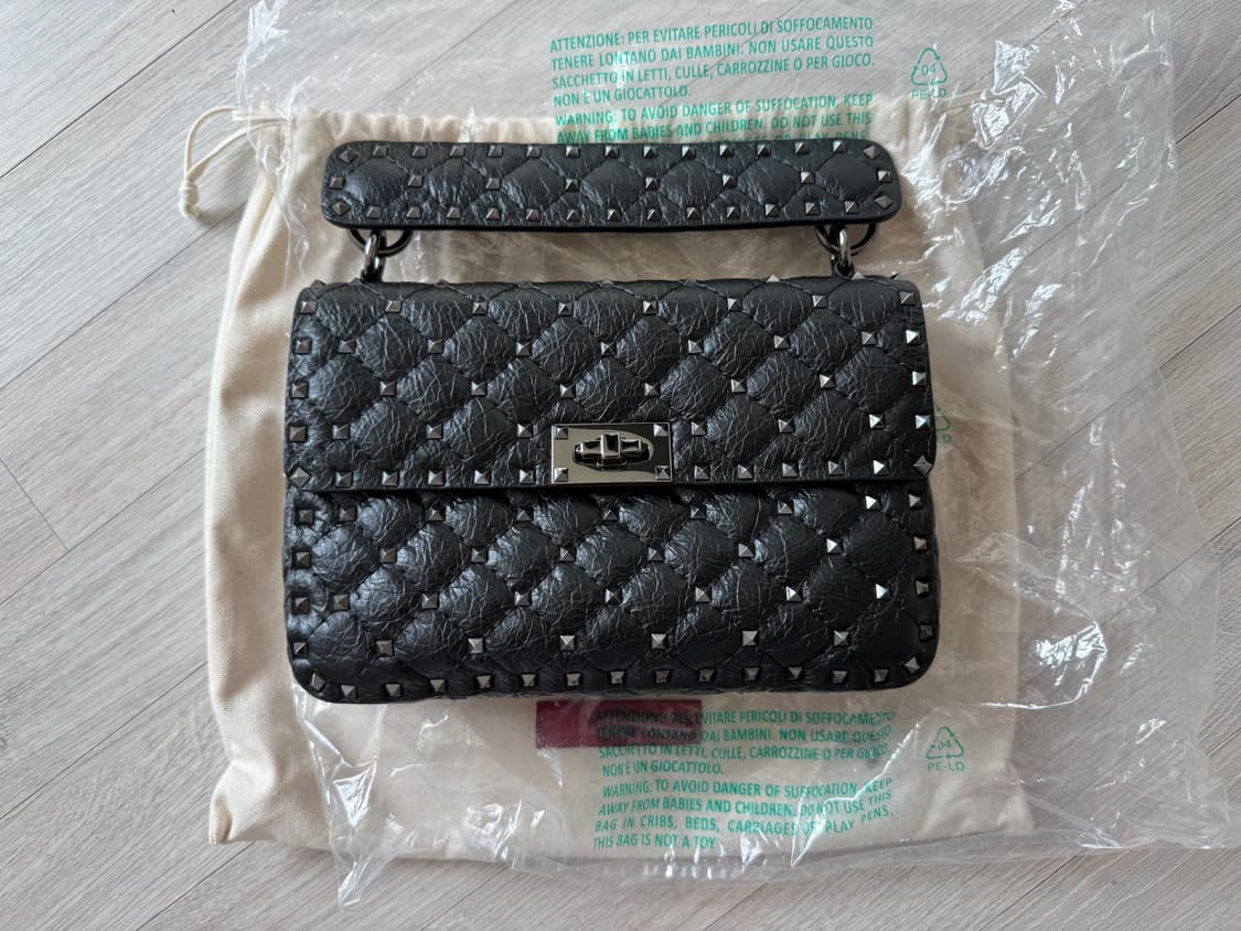 발렌티노 락스파이크백 미디움 상품이미지1