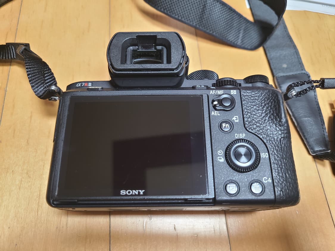 소니 A7R2 풀프레임 카메라 풀박스 (정품배터리 3개, 233컷) 상품이미지4