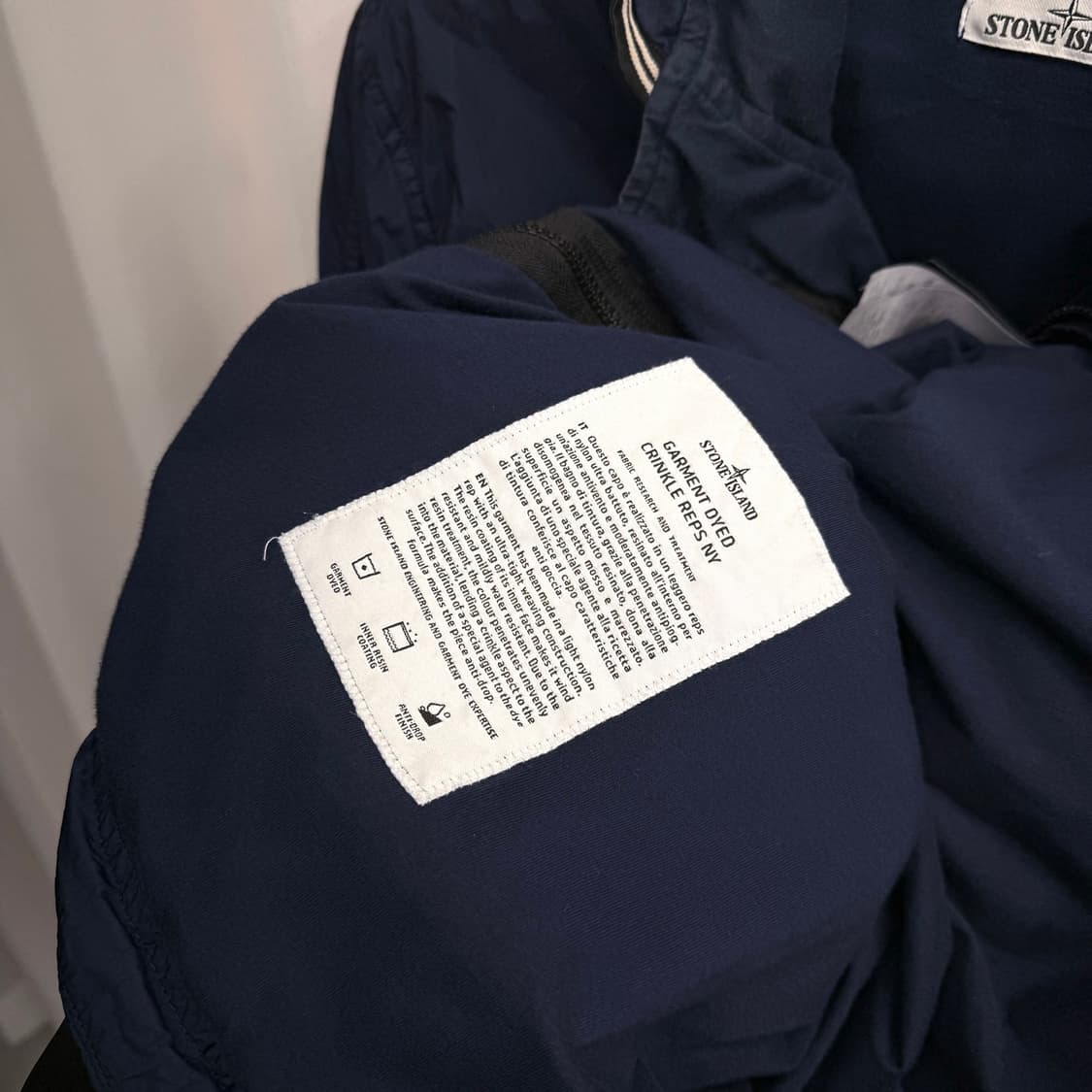 [L] 스톤아일랜드 크링클랩스 후드 바람막이 상품이미지4
