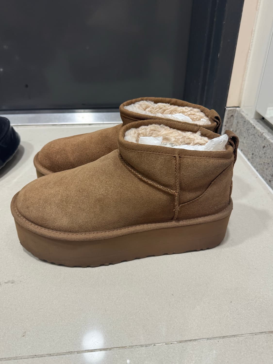 어그 클래식 울트라 미니 플랫폼 체스트넛 250 상품이미지5