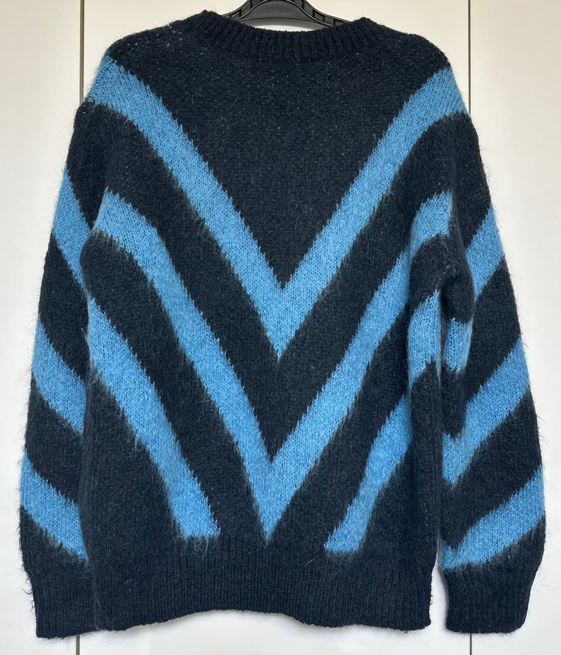 산드로 블랙/블루 브이넥 모헤어니트 상품이미지4