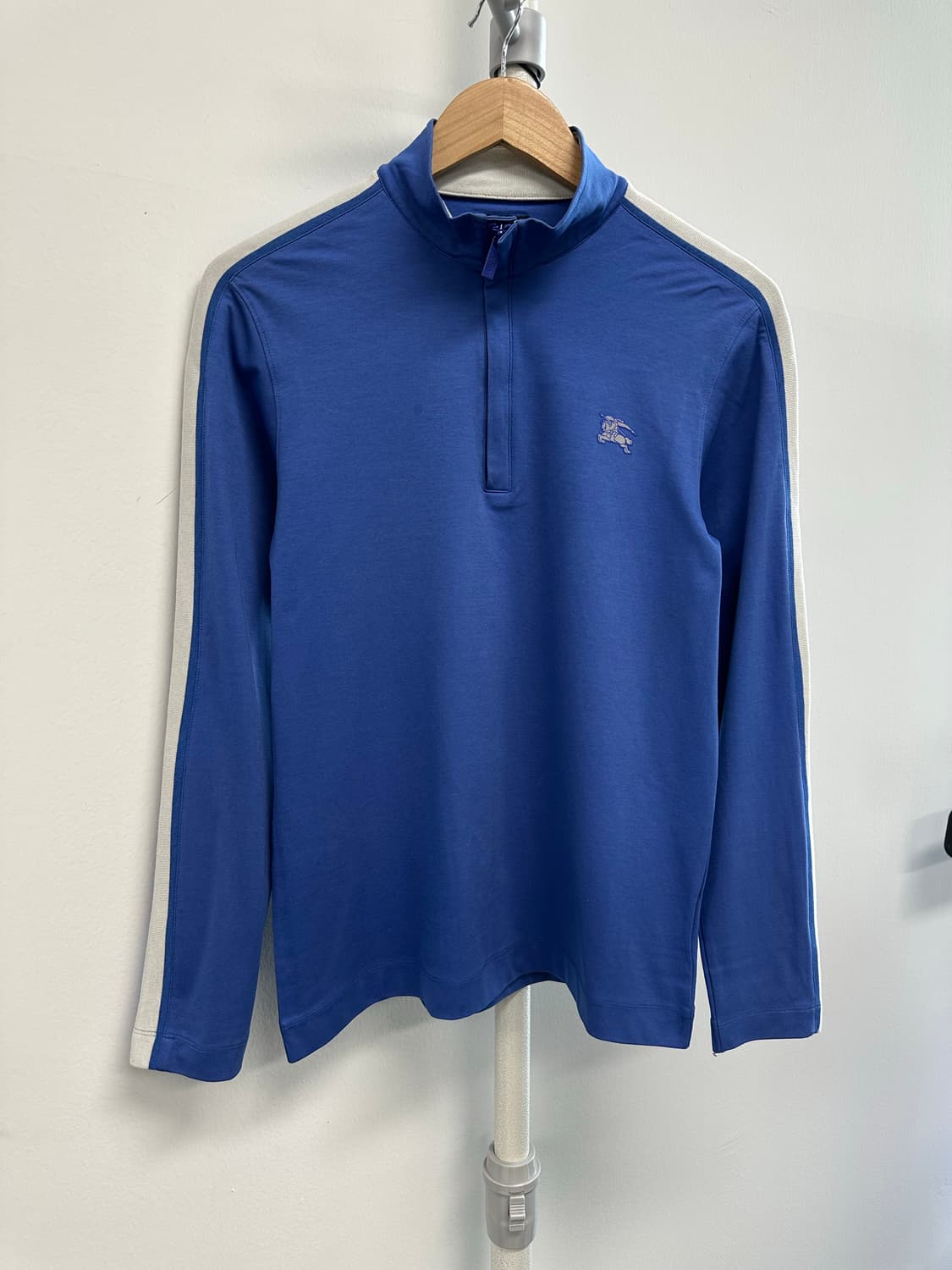 버버리 사이드 라인 로고 하프집업 맨투맨 상품이미지1