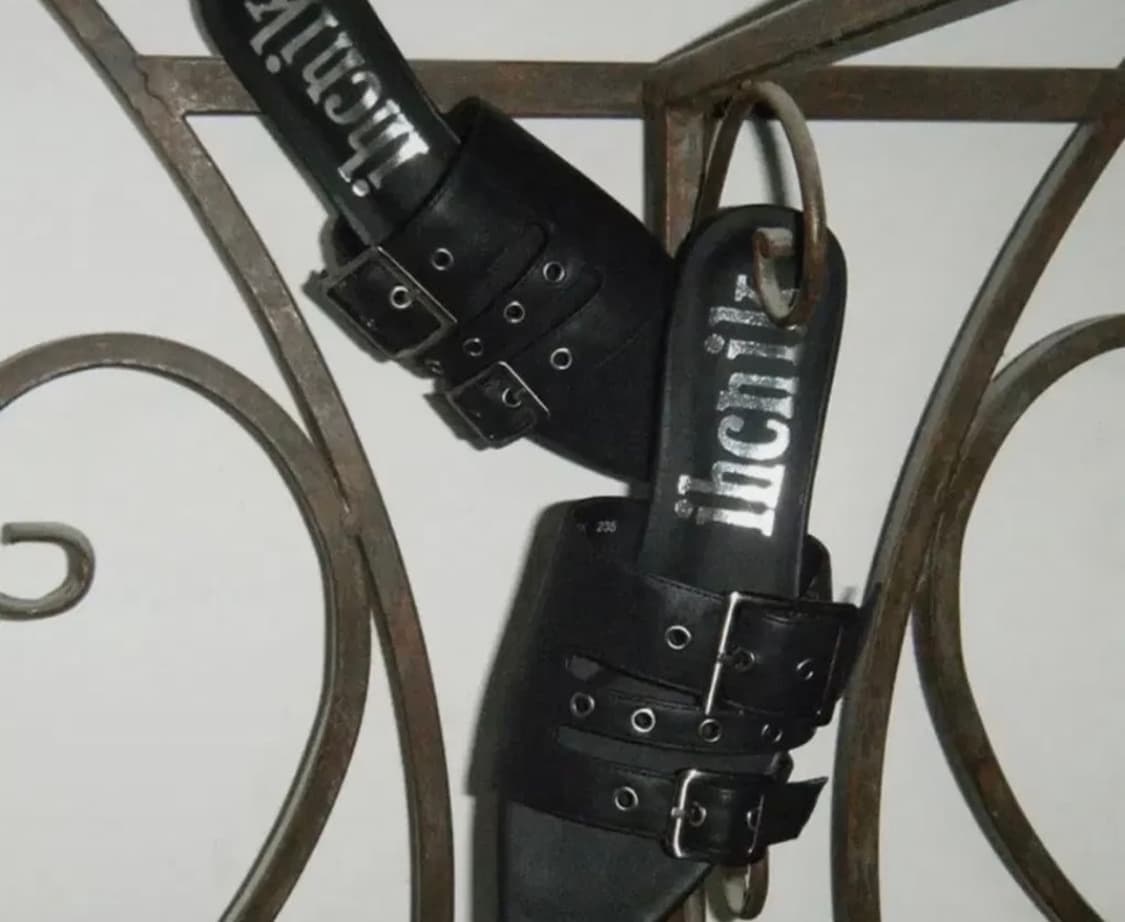 이크닉 r. 907 three belted heels / black 상품이미지2