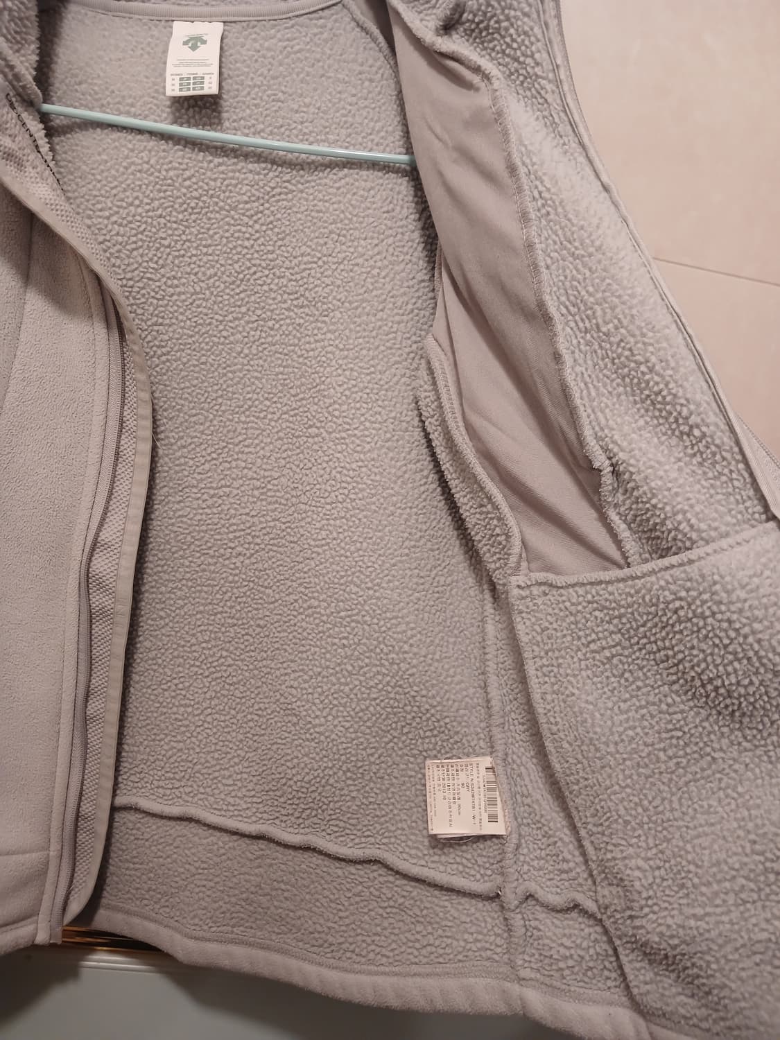 데상트 정품 여성 플리스 후드집업 90 사이즈 상품이미지4