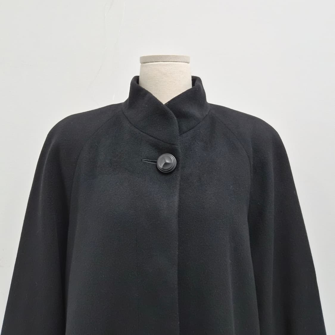 캐시미어100 하이넥 라글란 블랙 롱코트 상품이미지4