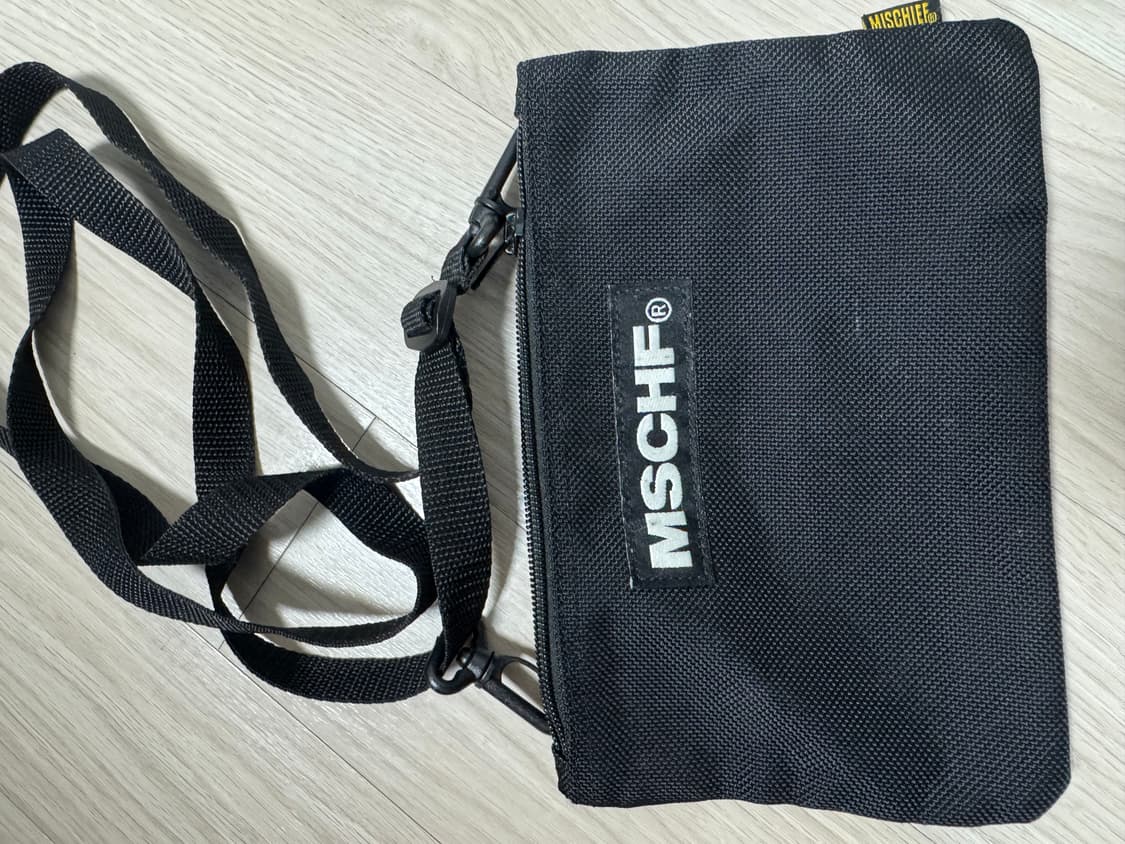 미스치프 메쉬 크로스백 상품이미지1