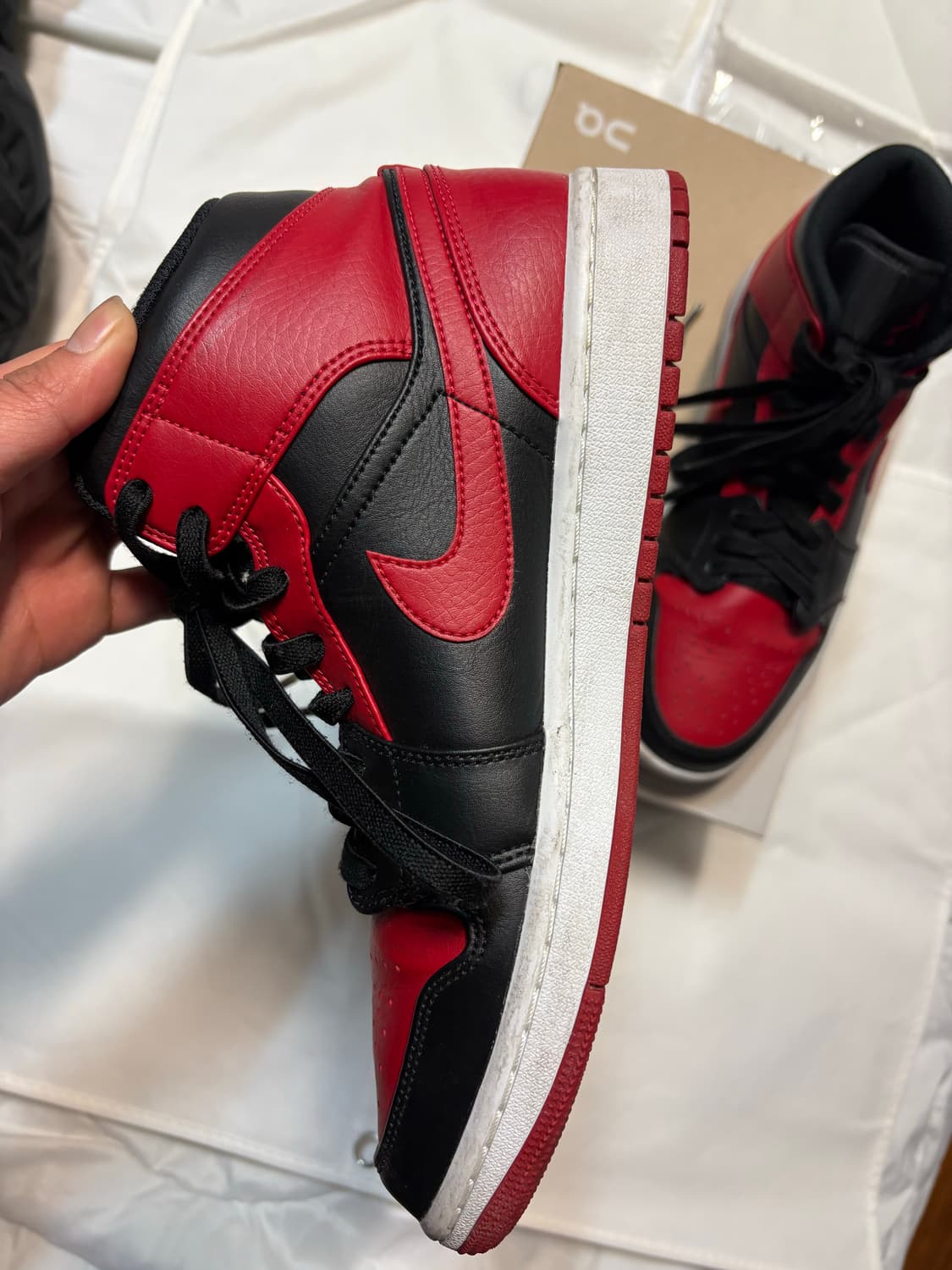 나이키 에어조던 1 미드 브레드 상품이미지2