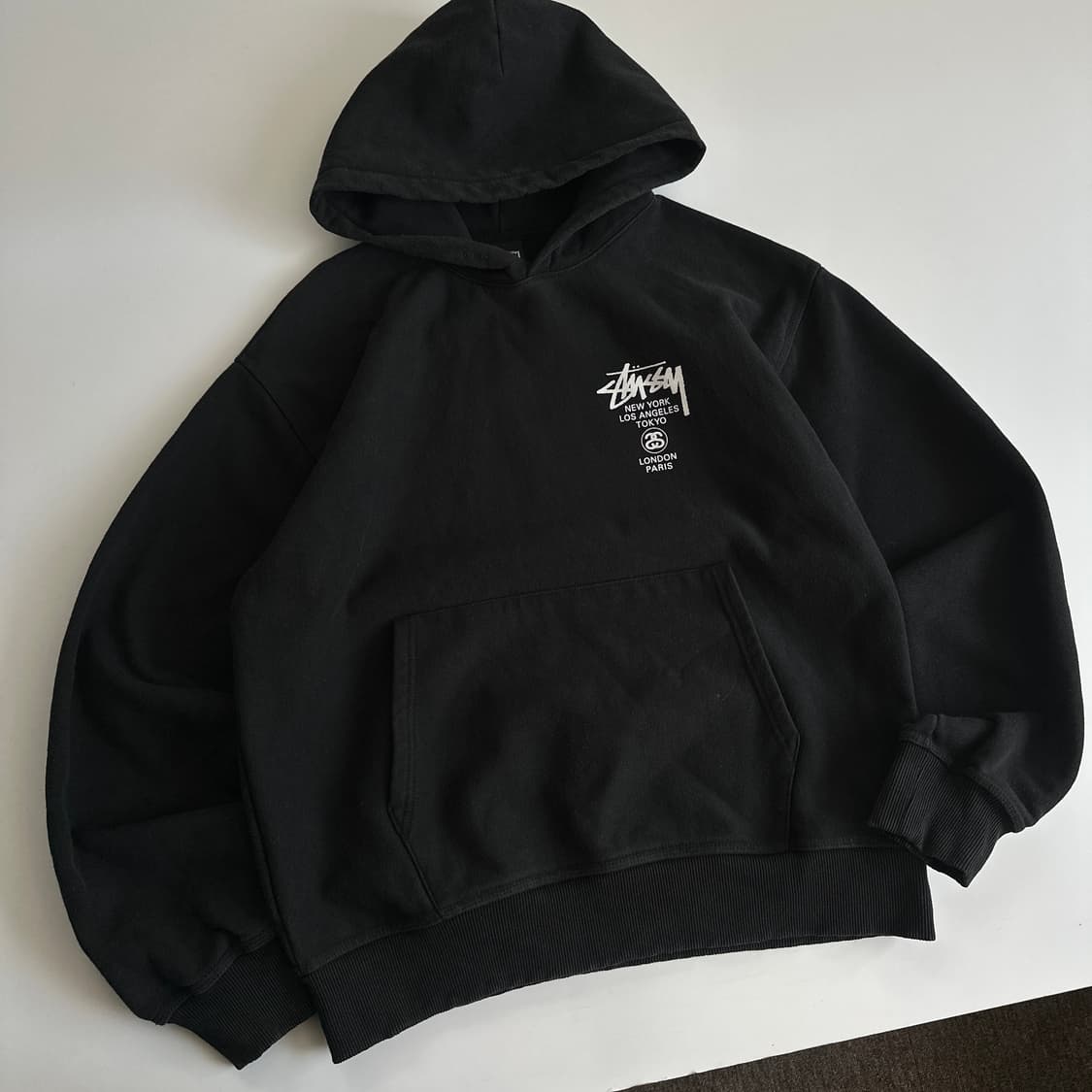 Stussy 스투시 블랙 피그다이 월드투어 후드티 상품이미지2