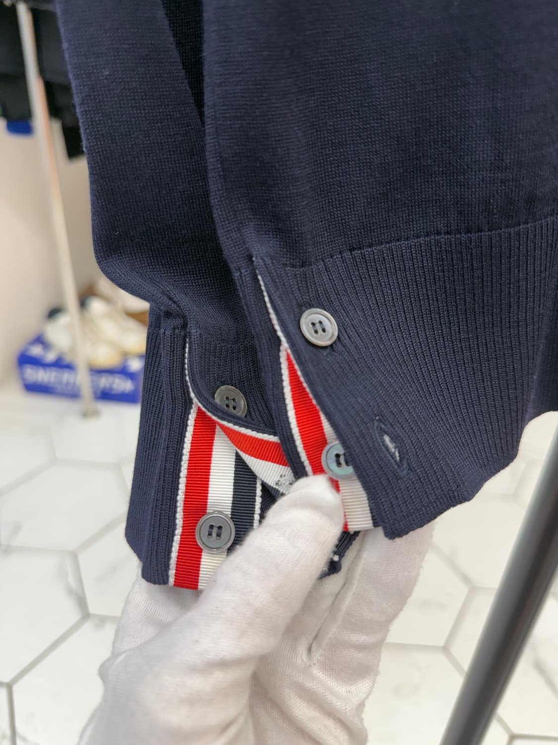 [2] 톰브라운 사선완장 메리노 울 니트 상품이미지4