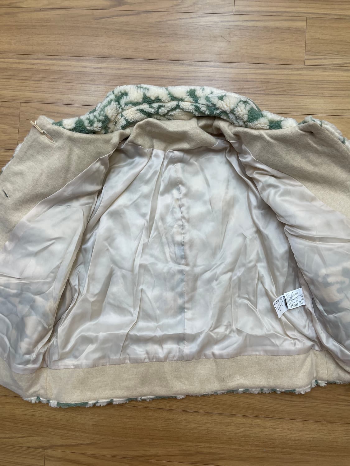 택 달린 새 상품 Thursday Island 뽀글이 자켓입니다. 독특한 상품이미지3