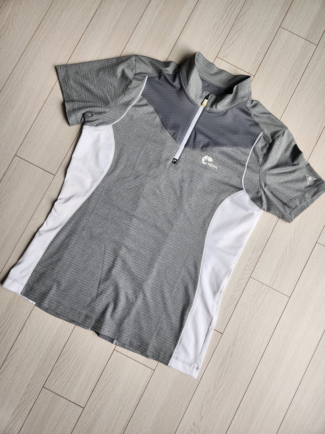 새상품급)네파 여성 반집업 기능성 반팔티 사이즈90 s

여러 중고사이트 상품이미지1