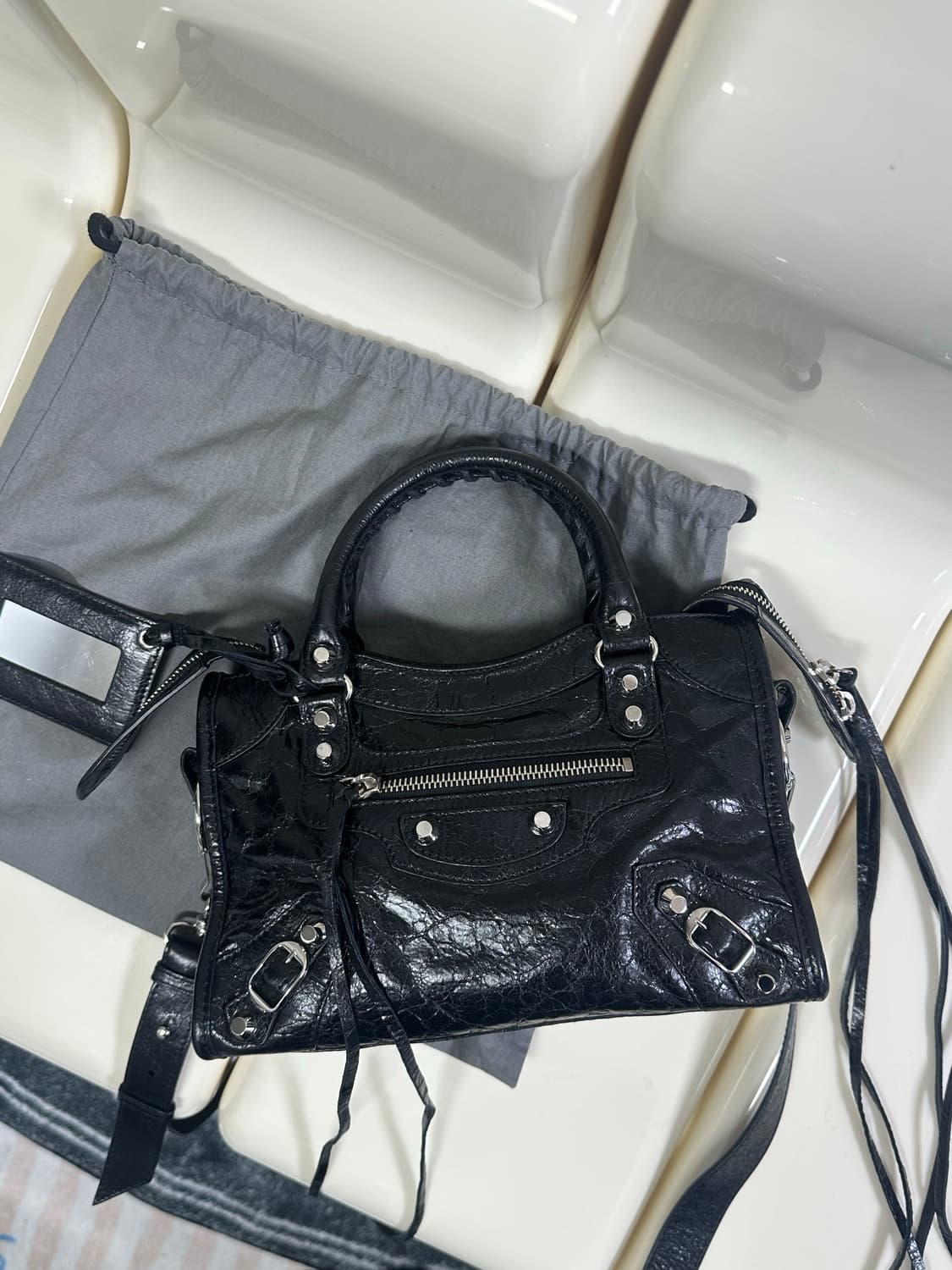 [새상품급 정품] 발렌시아가 시티 모터백 미니 블랙-2 상품이미지1