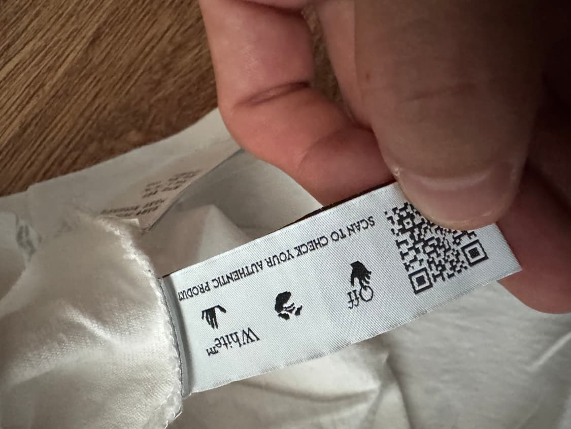 오프화이트 올오버 반팔티 팝니다 상품이미지4