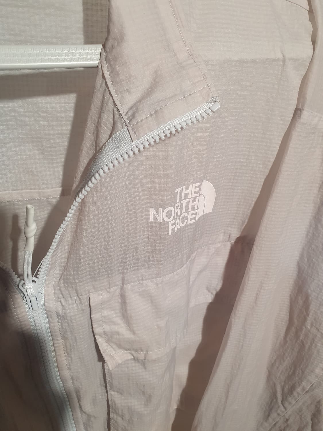 노스페이스 시스루 핑크 여성 바람막이 M90사이즈 2200314 상품이미지3