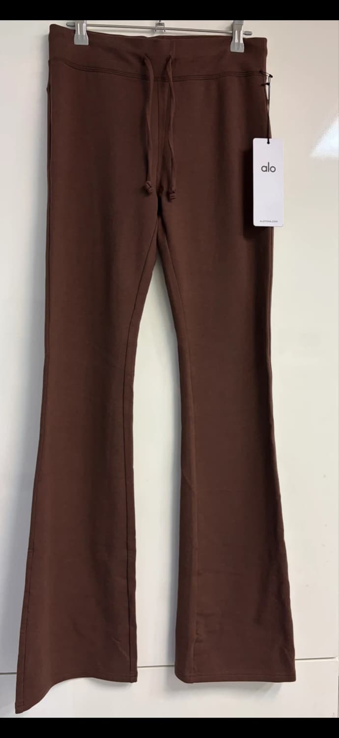 ALO 알로 요가 스웨이 부츠컷 스웨트팬츠 브라운 상품이미지1