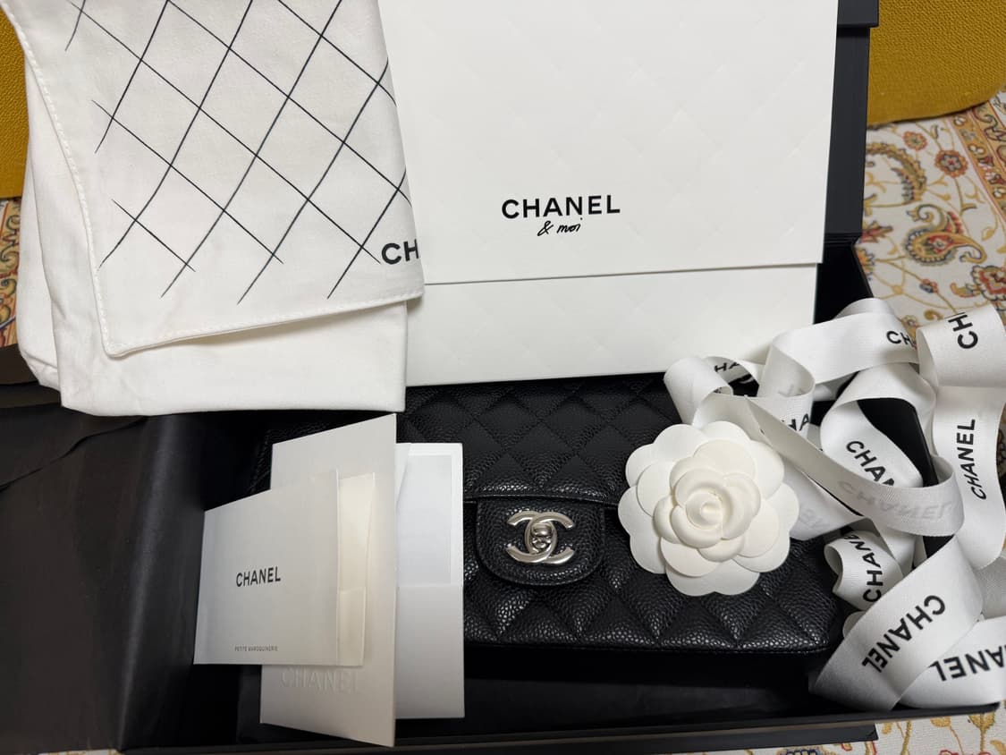 샤넬 클래식 미듐 블랙 은장 내장칩 상품이미지2