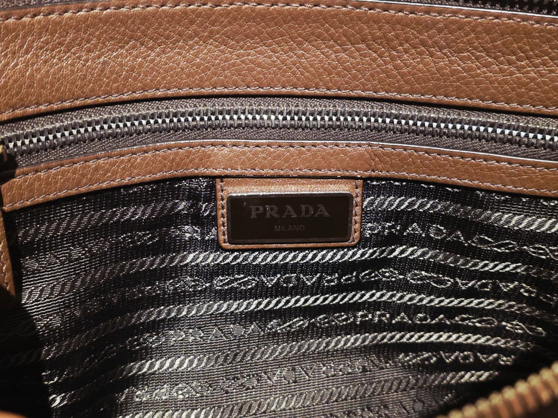 프라다 비텔로 가죽 클러치백 상품이미지5
