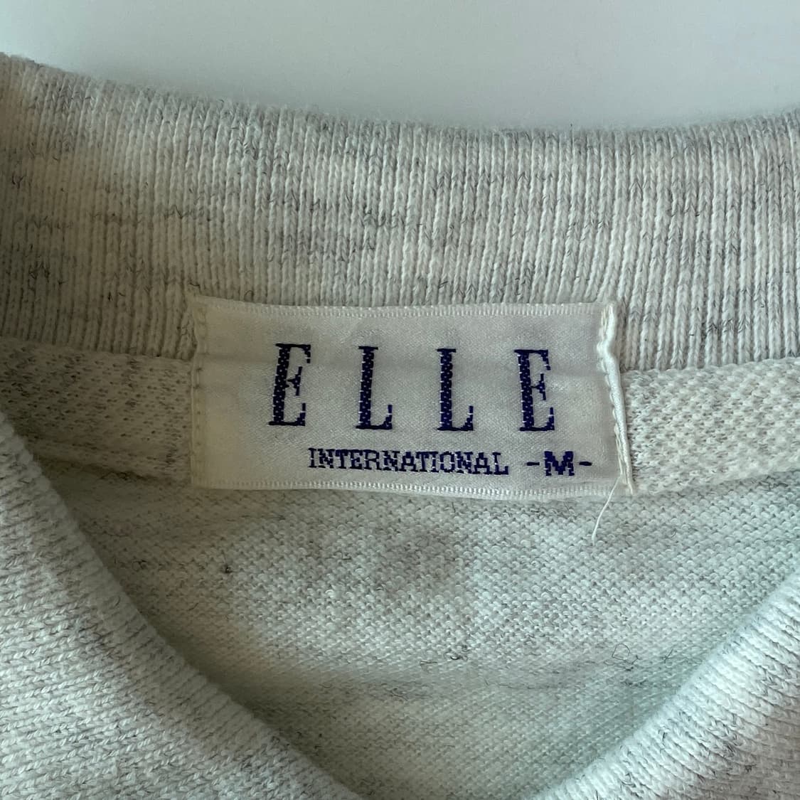 엘르 인터내셔널 멀티 컬러 자수 오트밀 피케 셔츠 상품이미지3