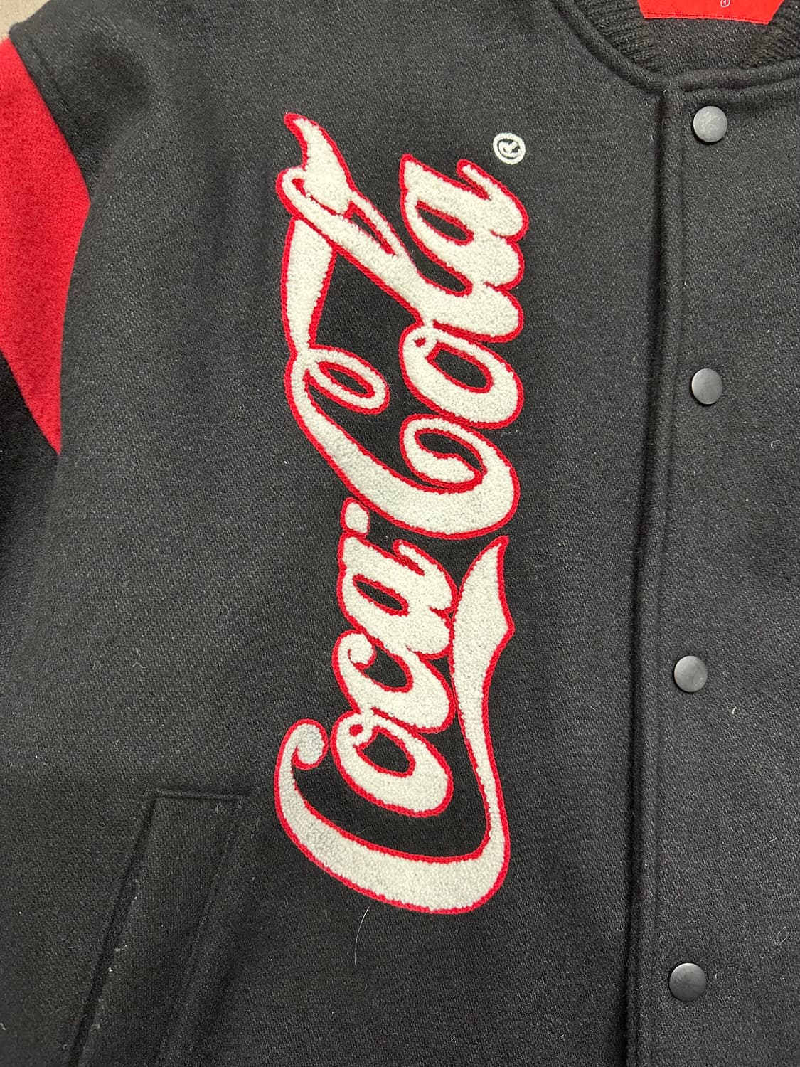 🔥Coca-Cola 멀티 패치 바시티 자켓 2XL–3XL 오버핏🔥 상품이미지8