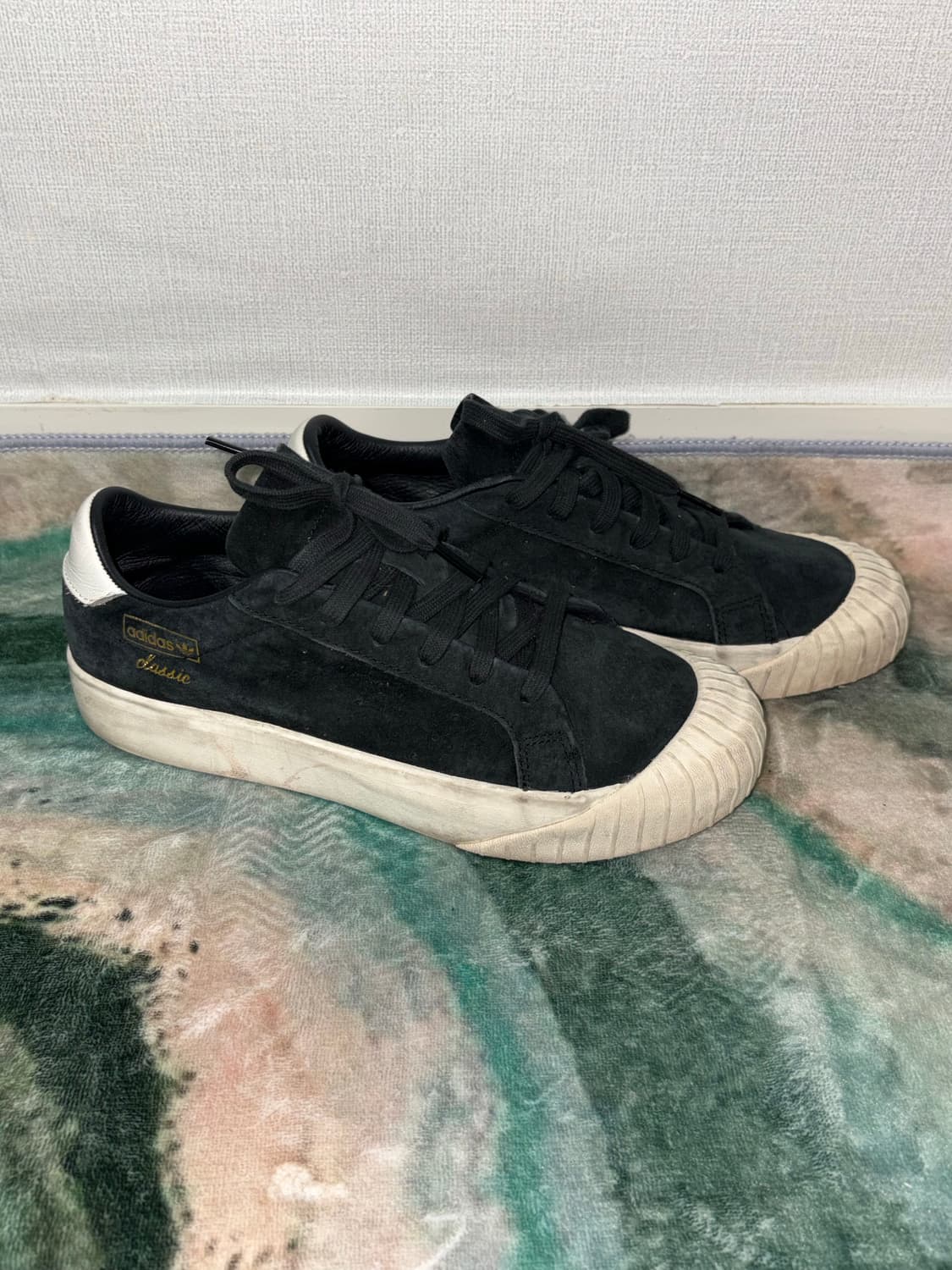 아디디스 에버린 스웨이드 스니커즈 상품이미지1