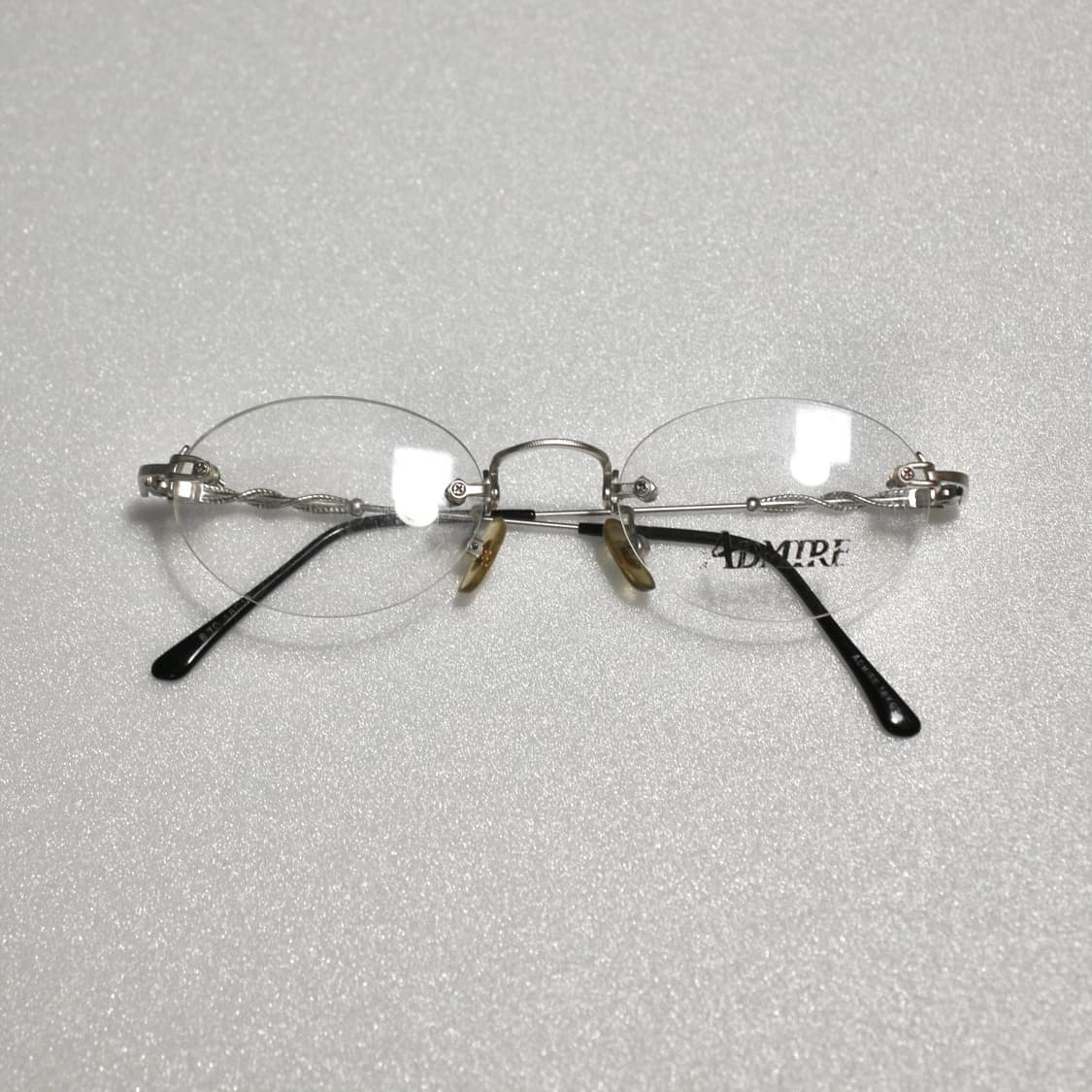 ADMIRE 뱀무늬 디테일 무테 안경 (블랙) 상품이미지1