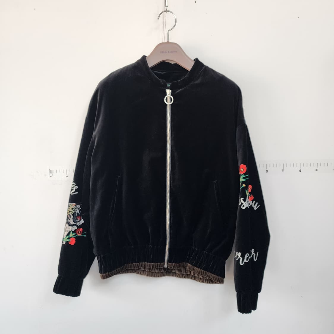 베네통 벨벳 블랙 자수 봄버 상품이미지1