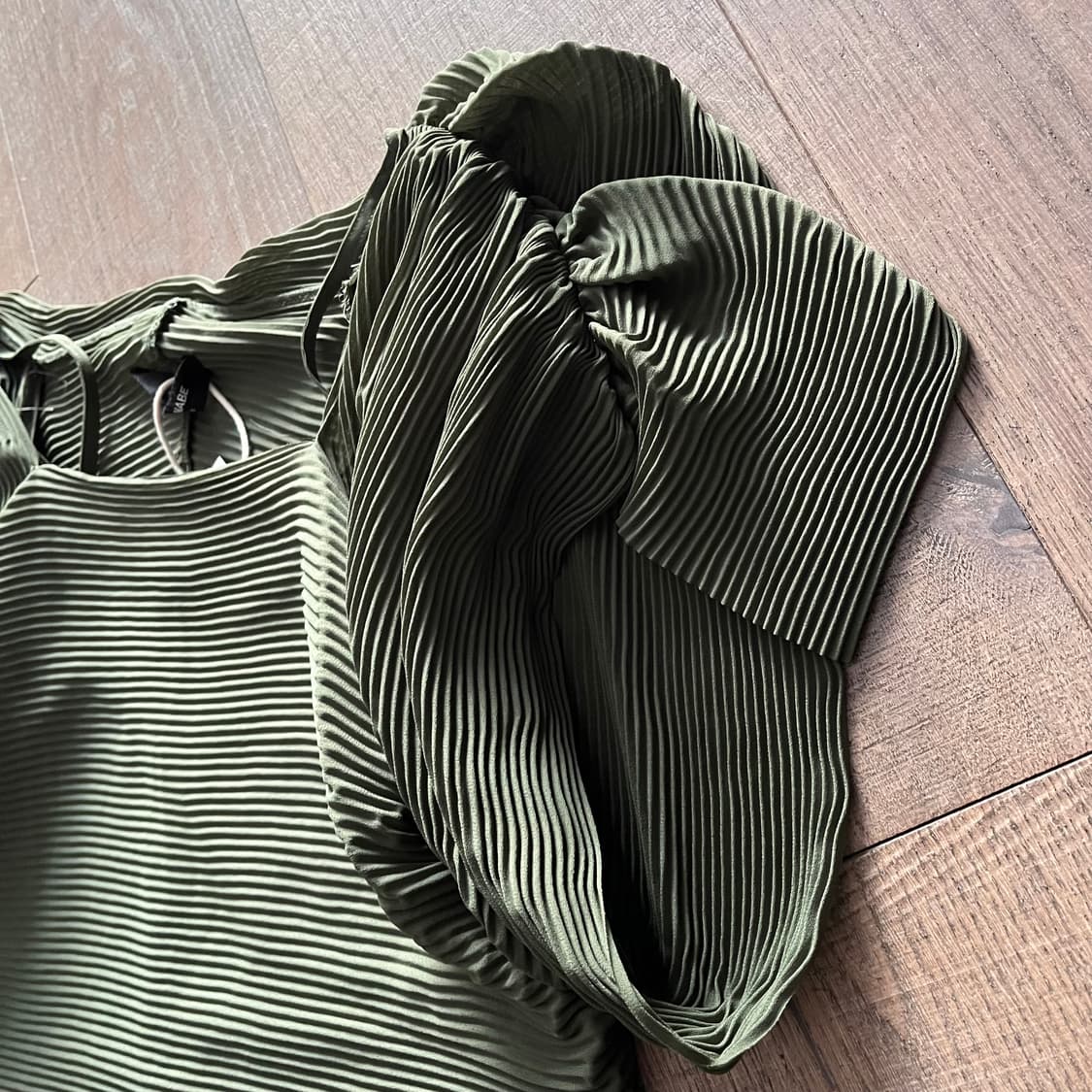 Khaki Pleats Transformed Blouse  상품이미지6