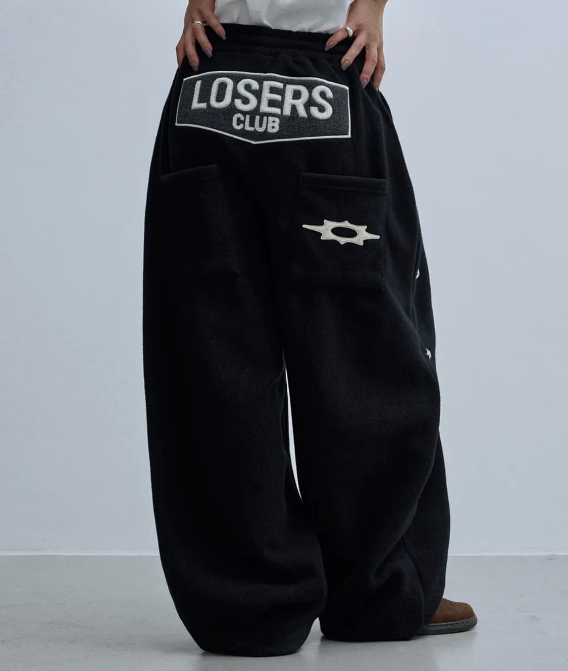 루저스 클럽 스타 스터드 와이드 후리스 스웻팬츠 블랙 상품이미지1