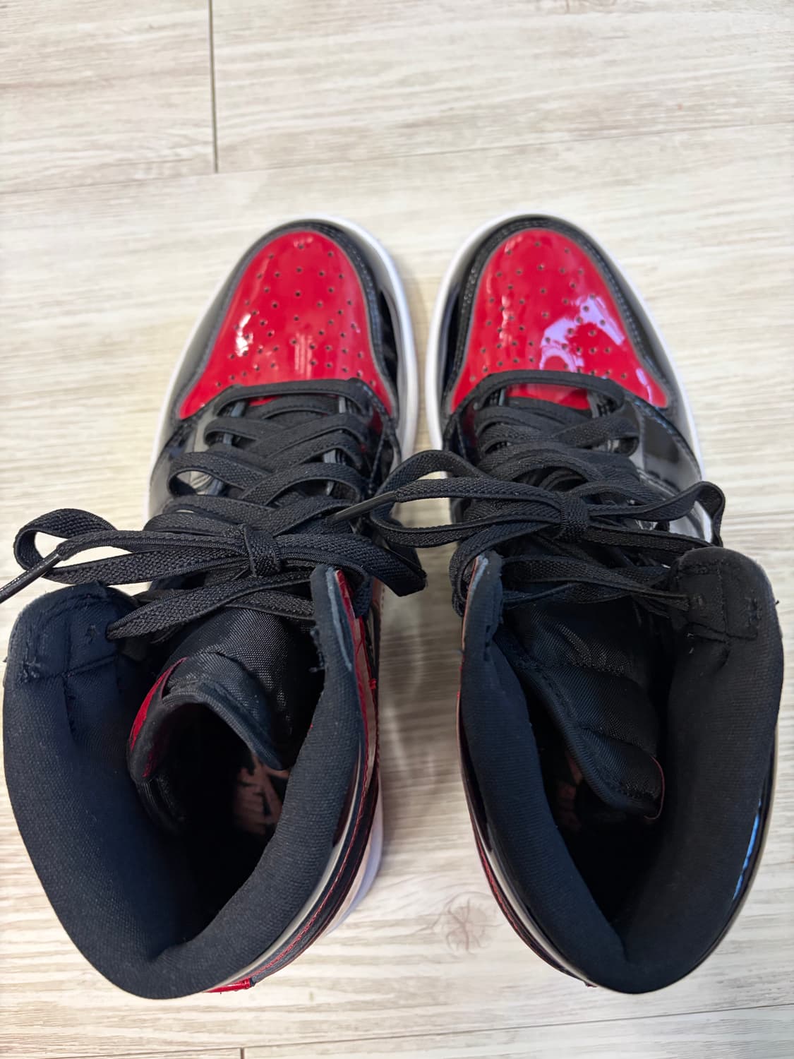 조던 1 레트로 하이 OG 페이턴트 브레드 270 상품이미지4