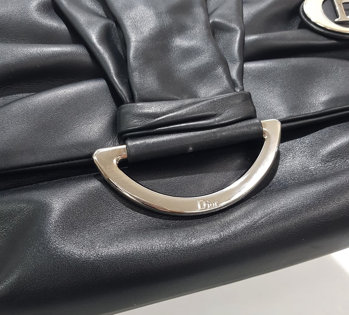 디올 D링 블랙 레더 숄더백 상품이미지3