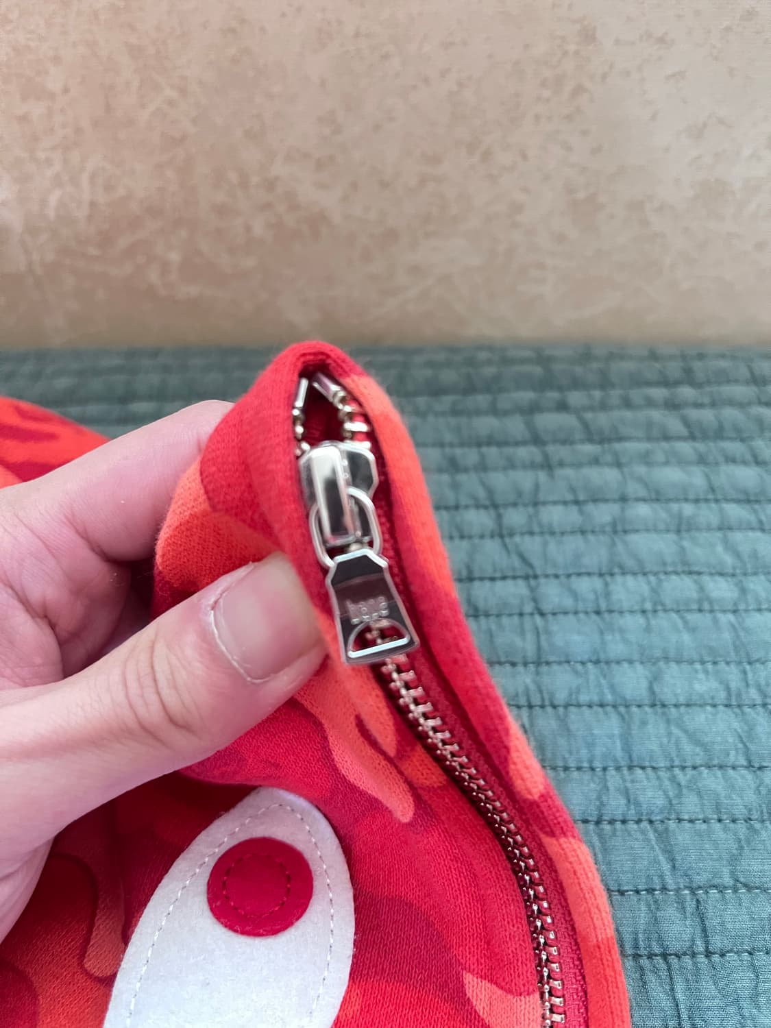 베이프 청담 매장판 익스클루시브 한정판 레드 카모 샤크 집업(XL)급처 상품이미지2