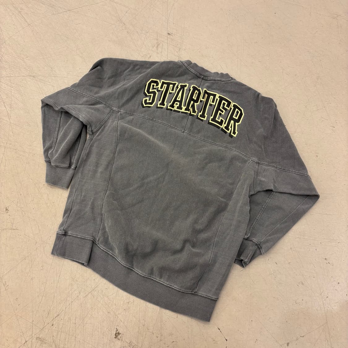 스타터 피그먼트 빅로고 맨투맨 상품이미지1