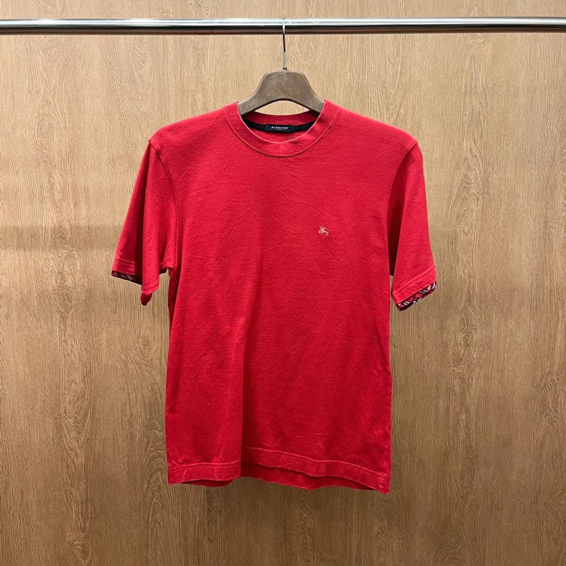버버리 런던 코튼 반팔 티셔츠 커프 패턴 로고 자수 무지 디테일 레드 상품이미지2