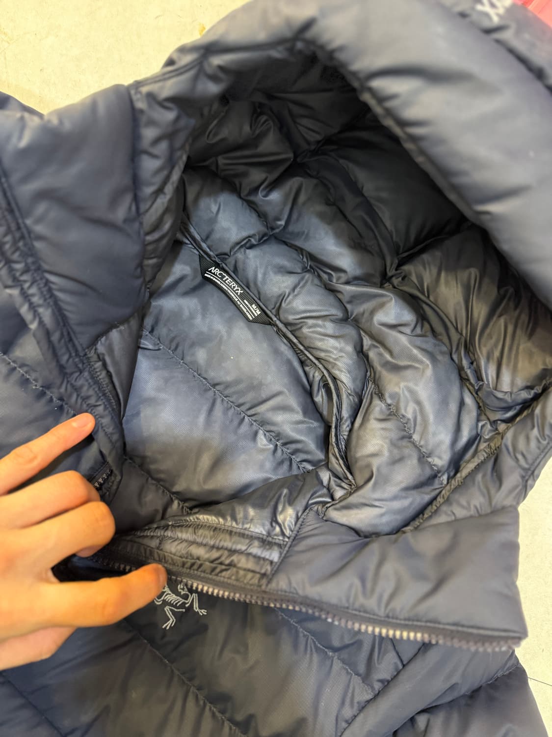 아크테릭스 토륨 블랙사파이어 M 사이즈  상태 괜찮아요 중고이지만 찢김  상품이미지3