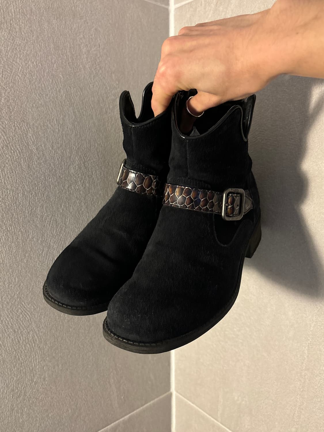 어그 스웨이드 버클 앵클 부츠 상품이미지2