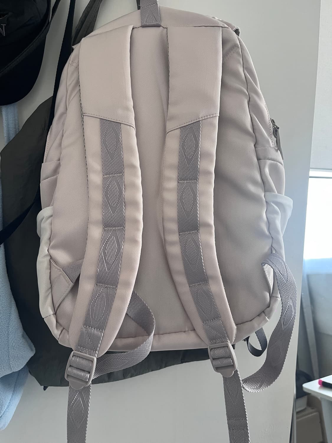 미스치프 버클 플랩 백팩 라이트 베이지 상품이미지4