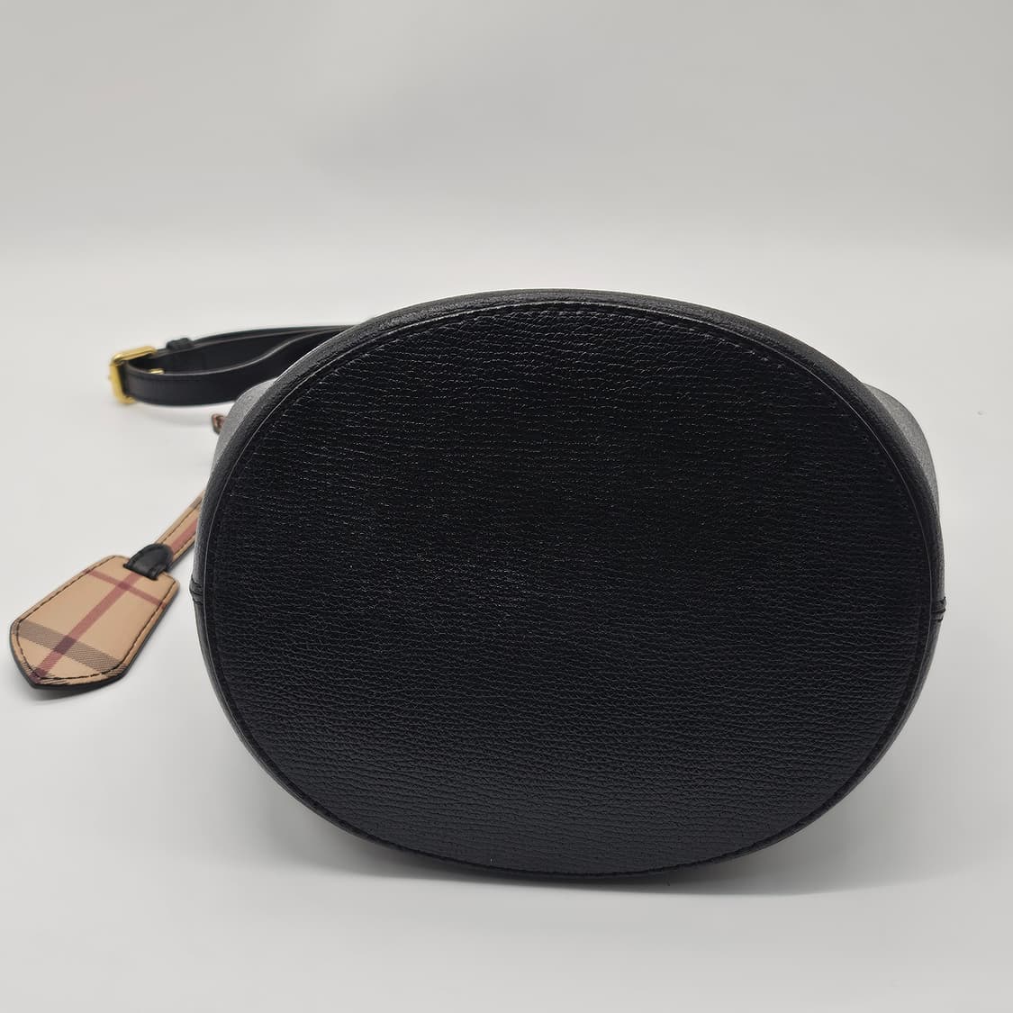 정품 버버리 헤이마켓 론 버킷백 상품이미지4