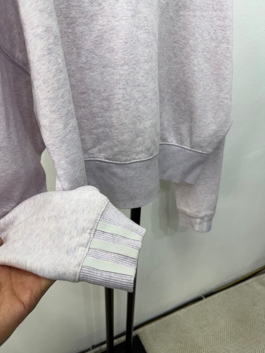 정품) 아디다스 여성 오버핏 크롭 라벤더 맨투맨 M 상품이미지3