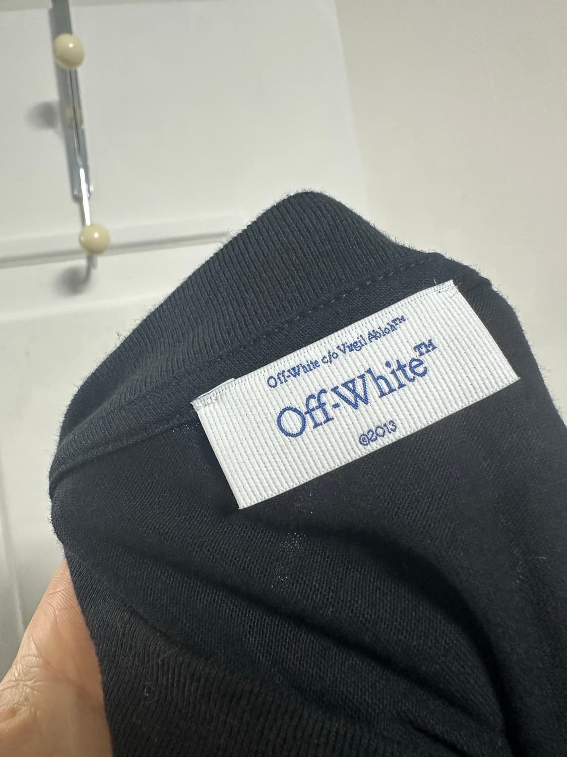 오프화이트 아이 로고 반팔티 상품이미지3