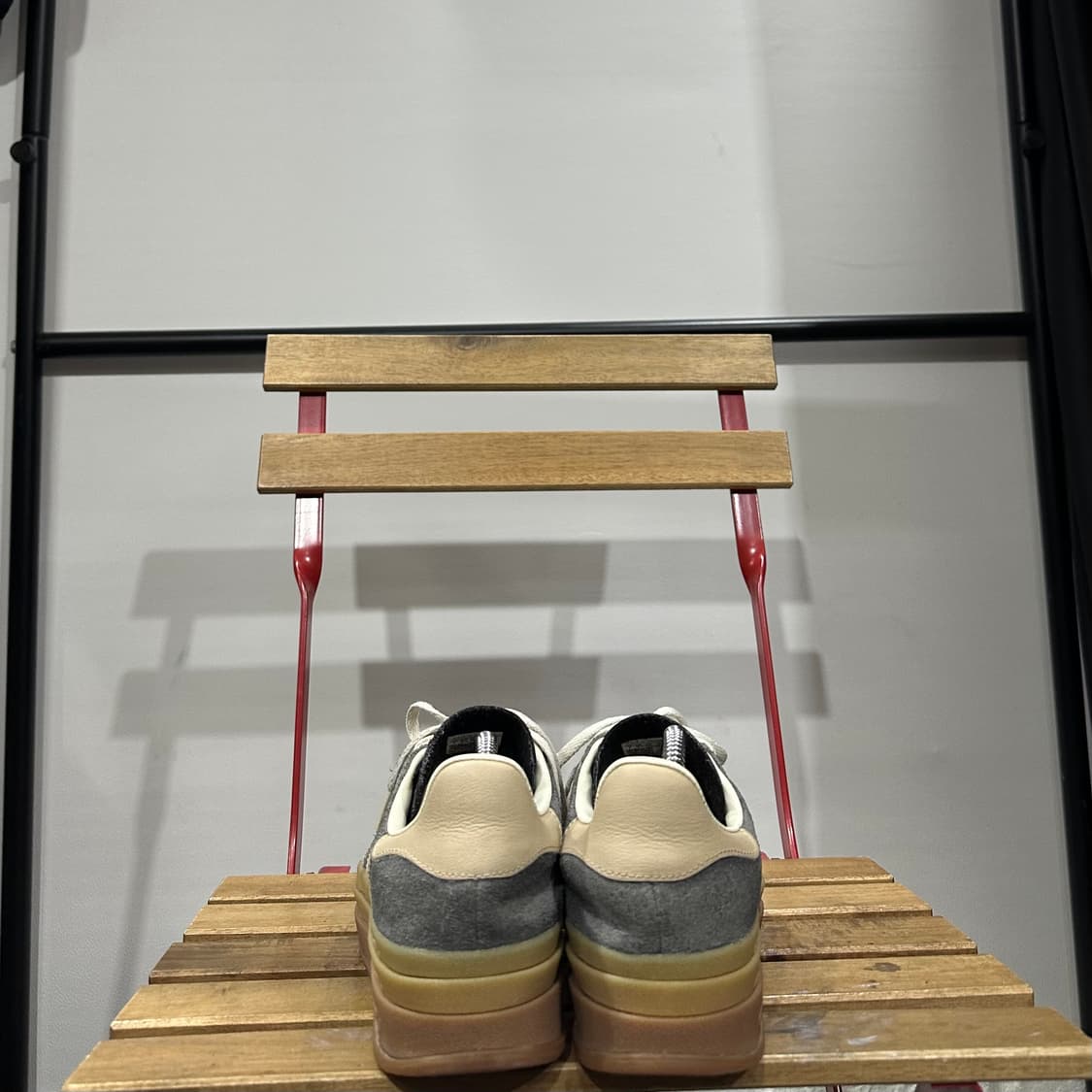 240) 아디다스 운동화 여성 여자 신발 가젤 볼드 그레이 식스 매직  상품이미지4