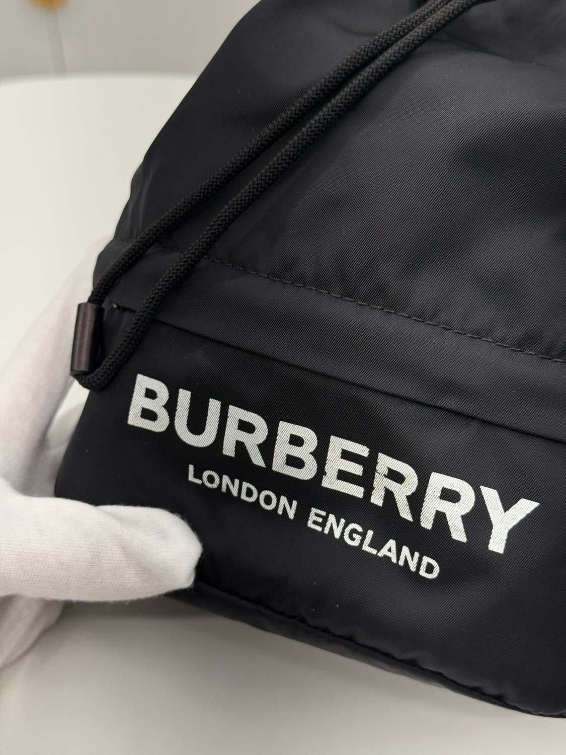 [OS] 버버리 포이베 나일론 버킷백 상품이미지5
