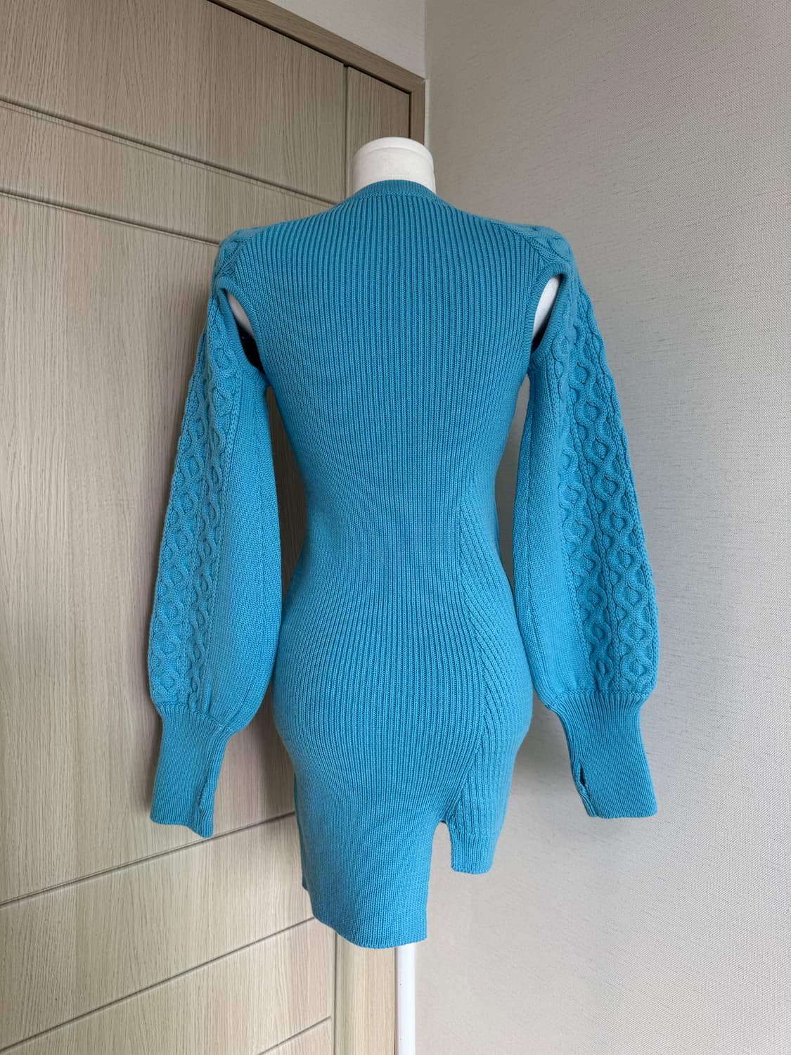 앤더슨벨) 컷아웃 미니 니트 원피스 상품이미지4