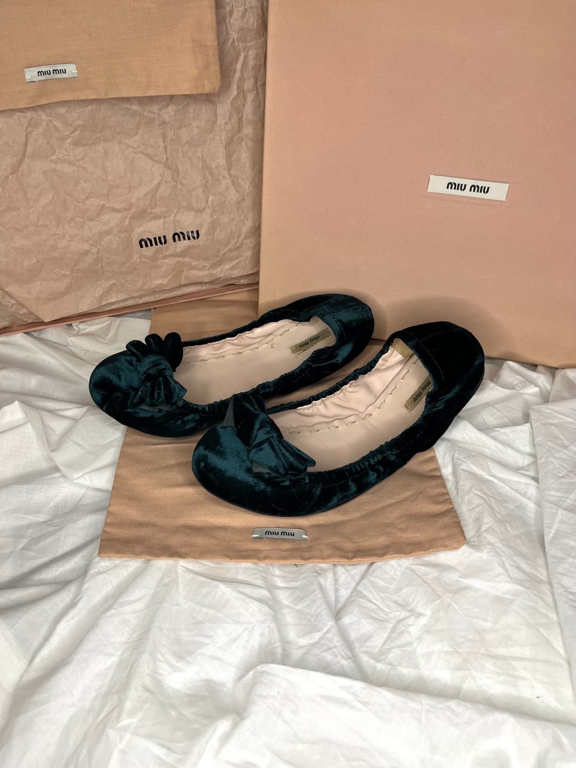 미우미우 벨벳 보우 스크런치 발레 플랫 상품이미지1