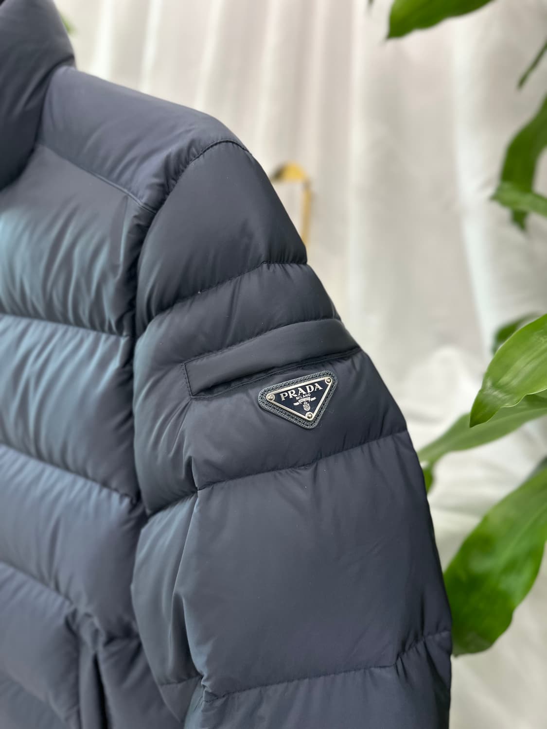 (52) 프라다 트라이앵글 로고 다운 패딩 네이비 상품이미지3