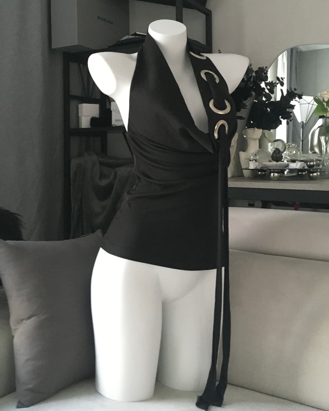 ༒ Eyelet Halter Top 상품이미지1
