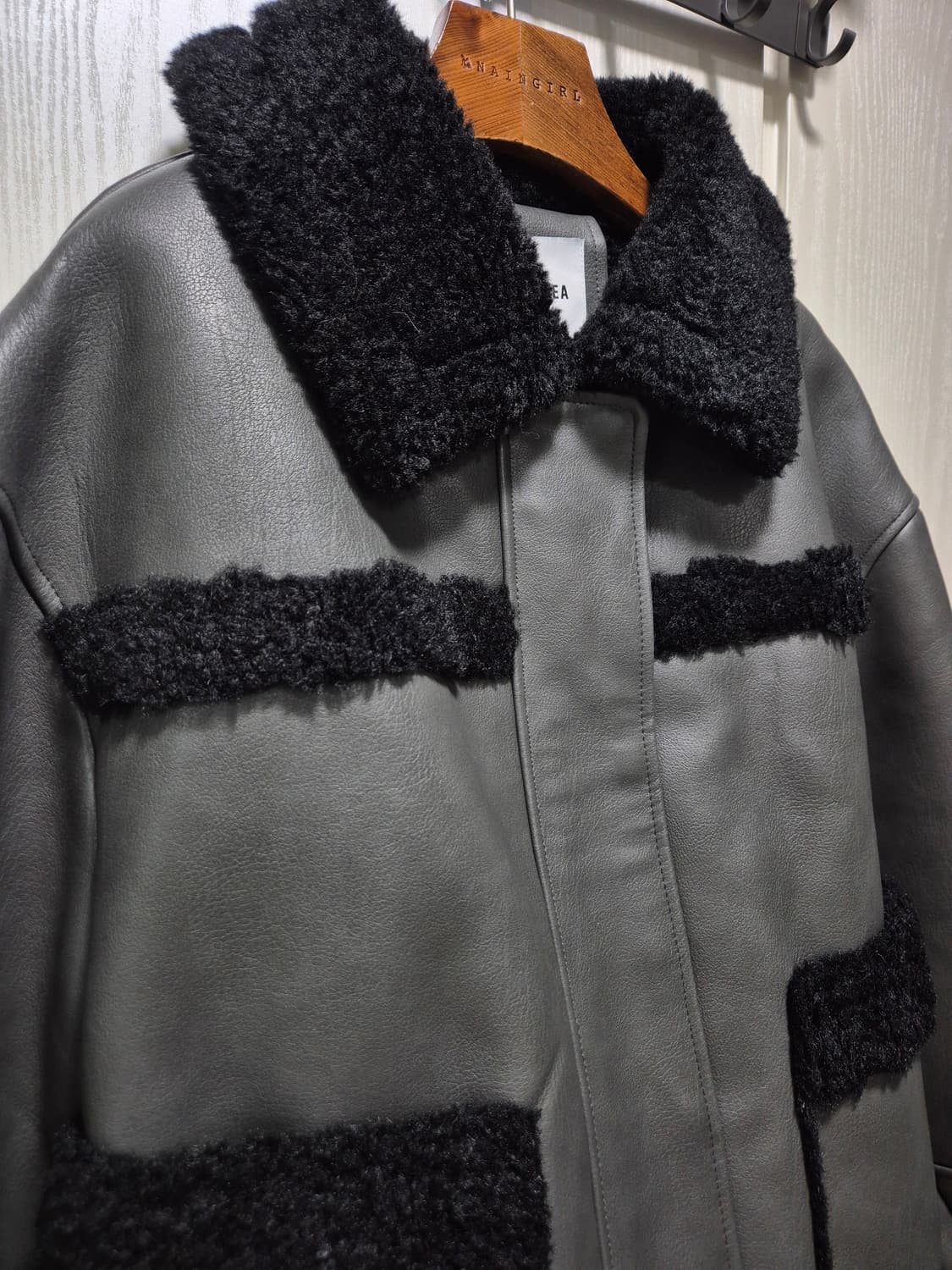 GENERAL IDEA.제너럴아이디어 차콜무스탕 상품이미지2