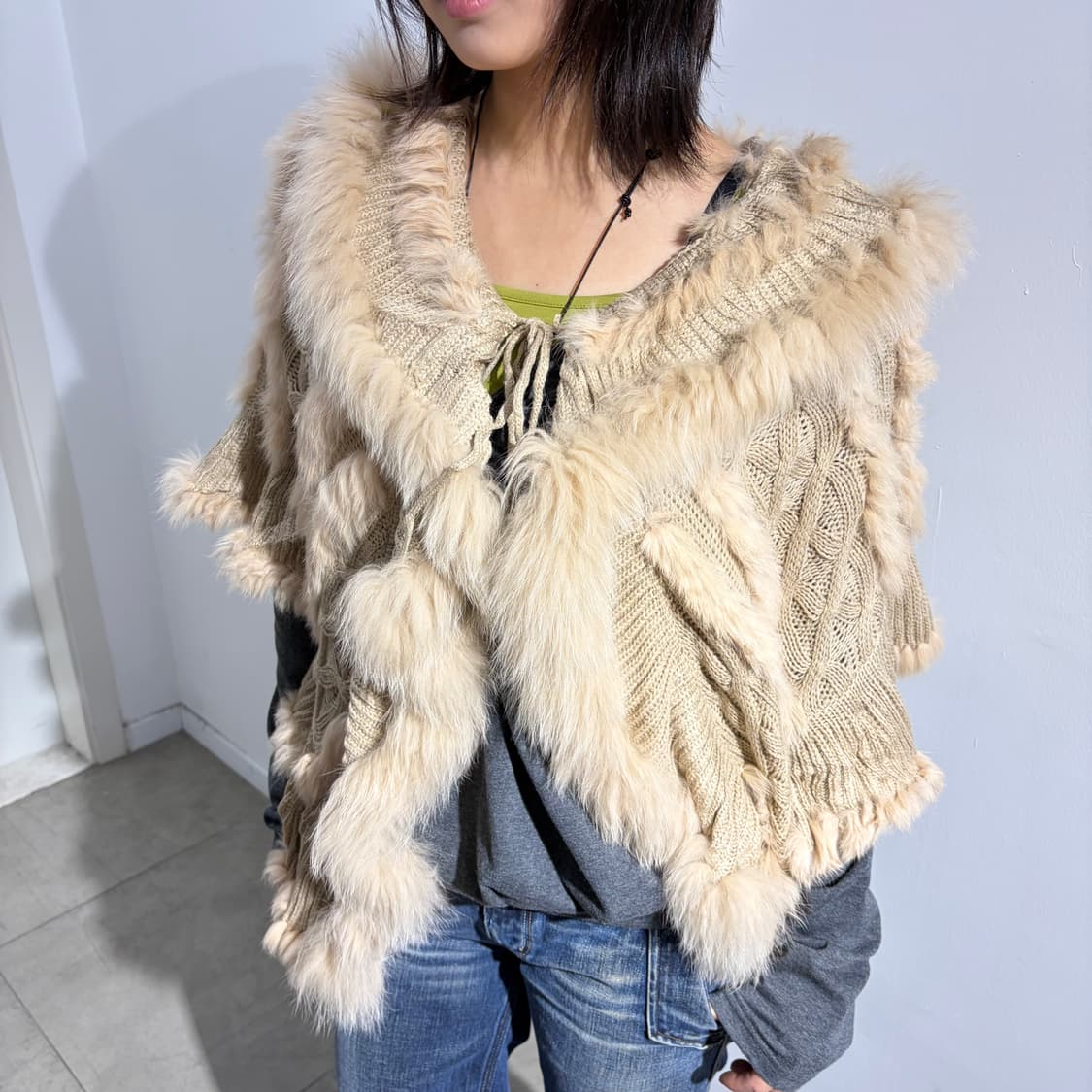 chelsea garb 베이지 퍼케이프 망토 상품이미지1