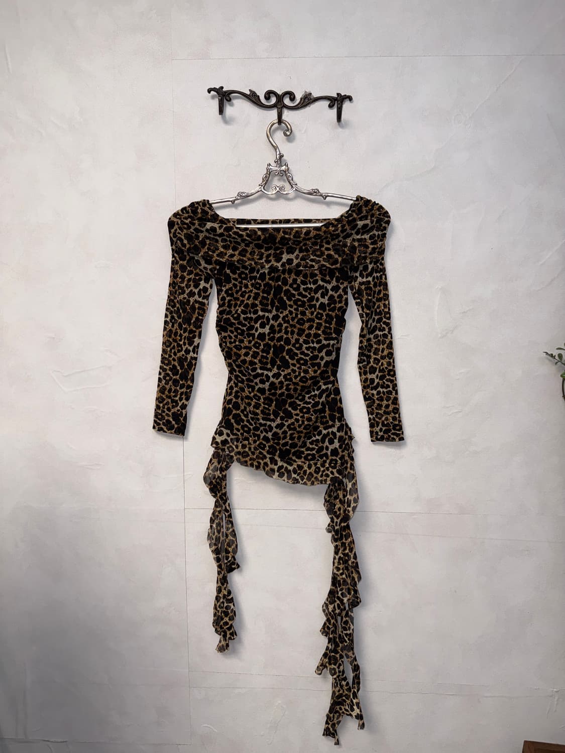 Brown leopard chiffon shirring 오프숄더 블라우스 상품이미지4