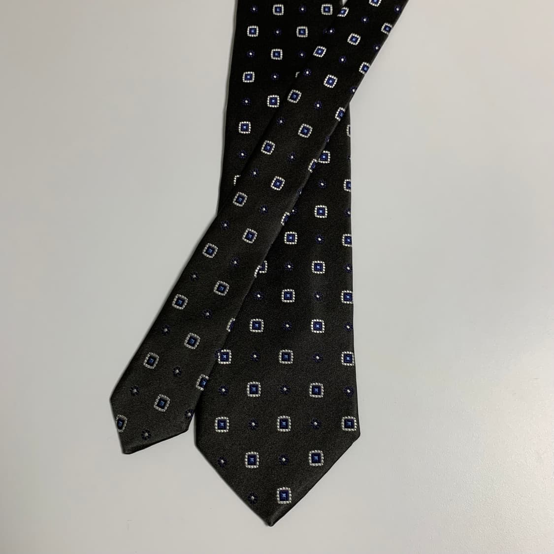 아쿠아스큐텀 챠콜그레이 명품넥타이 100실크 클래식룩 A+등급 상품이미지3