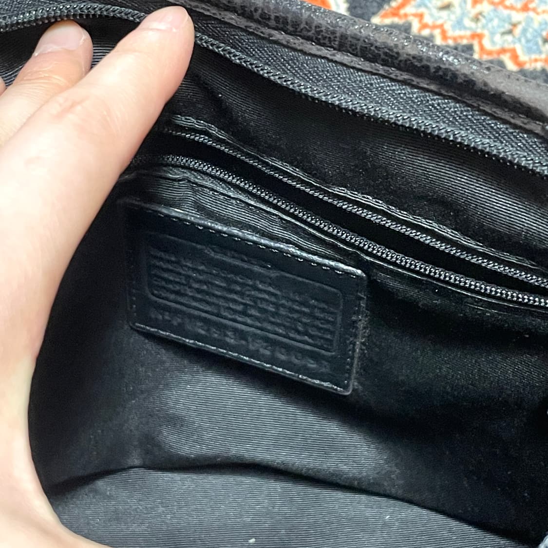 코치 블랙 패턴 미니 토트백 상품이미지4